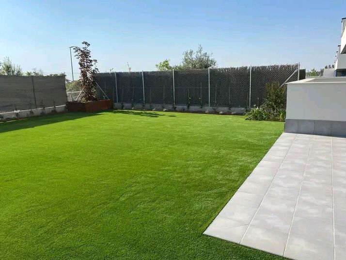 Criação e decoração de espaços verdes,relva sintética e natural, decks