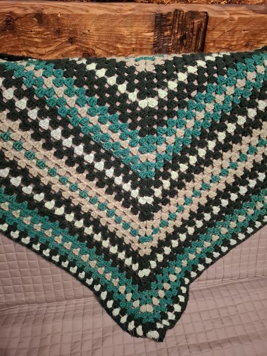 Włóczkowa chusta ręcznie robiona