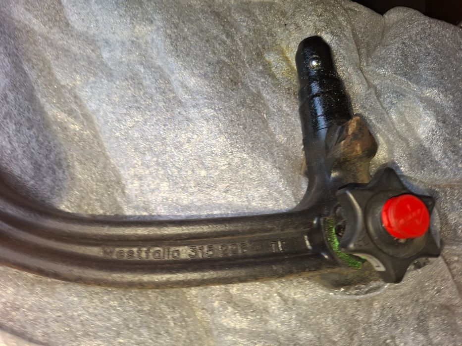 Vendo um engate de reboque para carros
