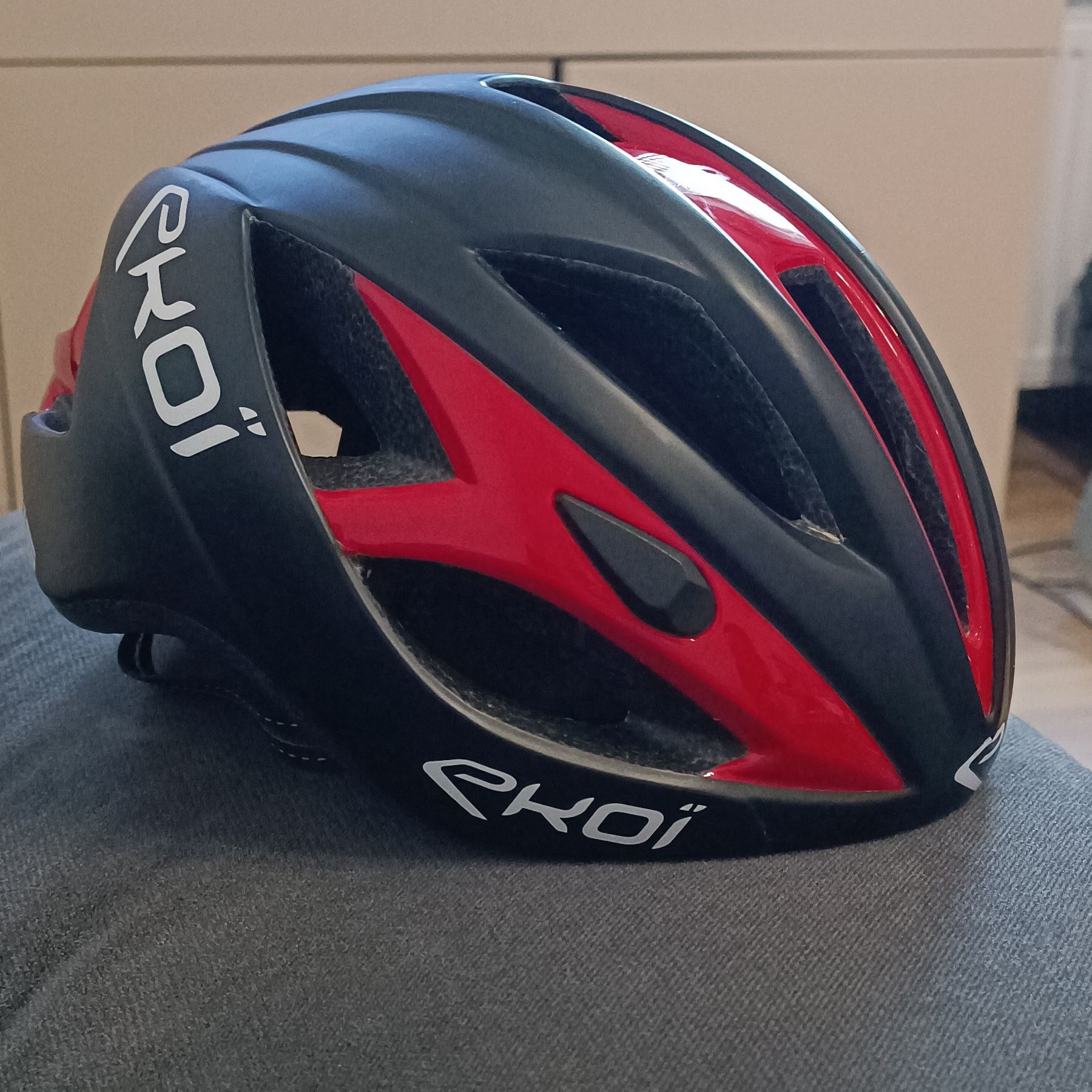 Kask szosowy ekoi ar 13