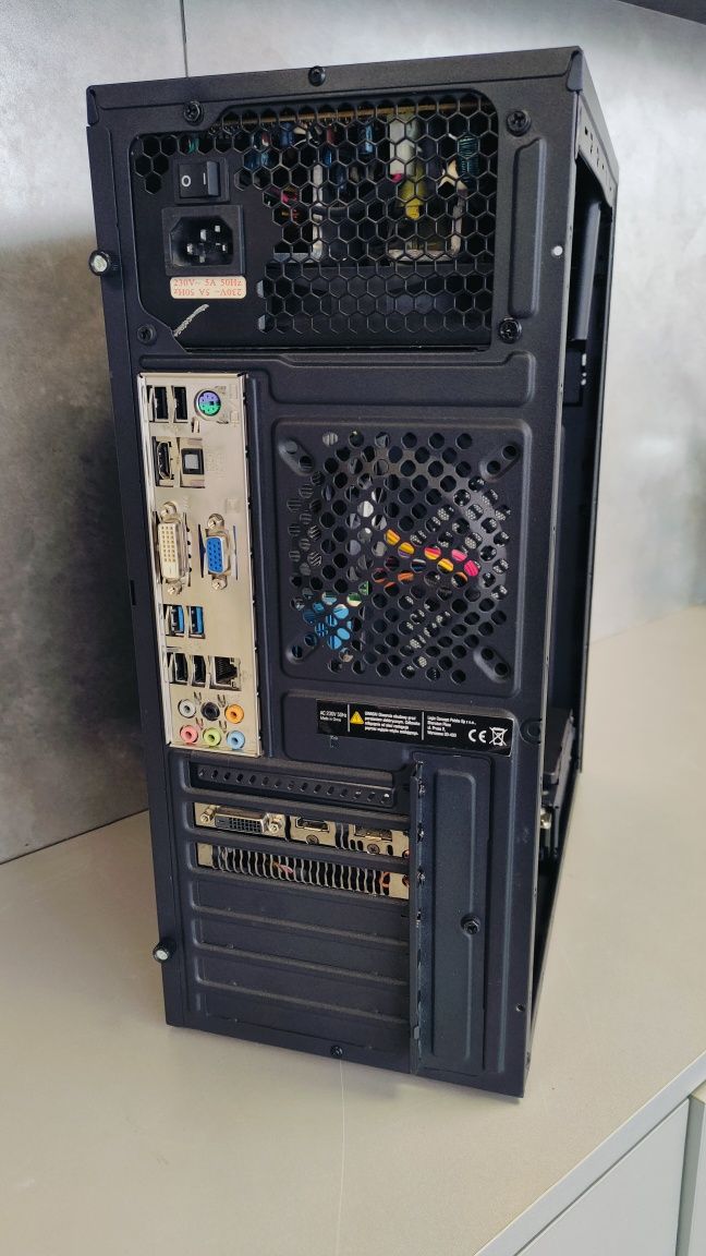 Komputer Gamingowy .AMD R9 3gbVram SSD 8Ram