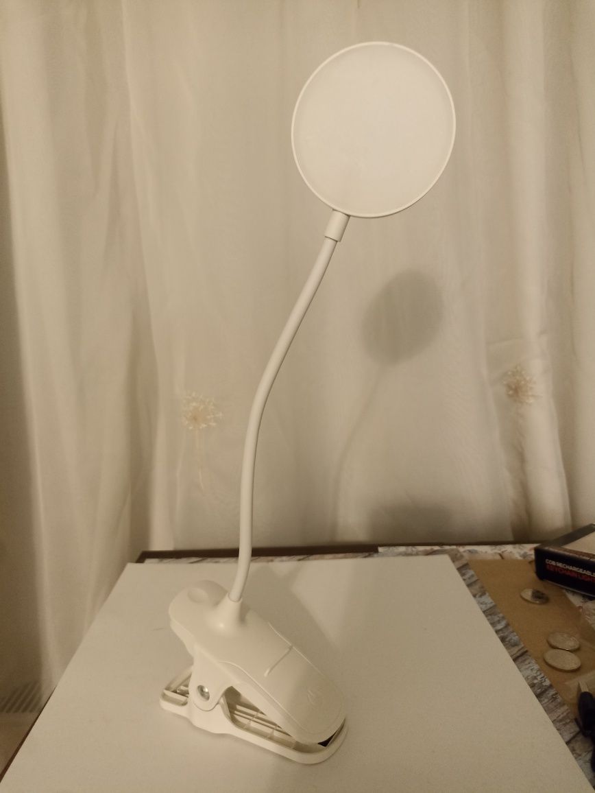 Настольная безпроводная светодиодная гибкая лампа с  зажимом.