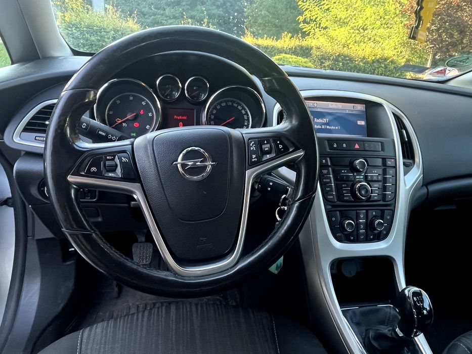 OPEL ASTRA J 2010 rok
