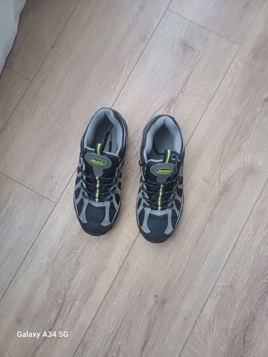 Кросівки розмір 36.5