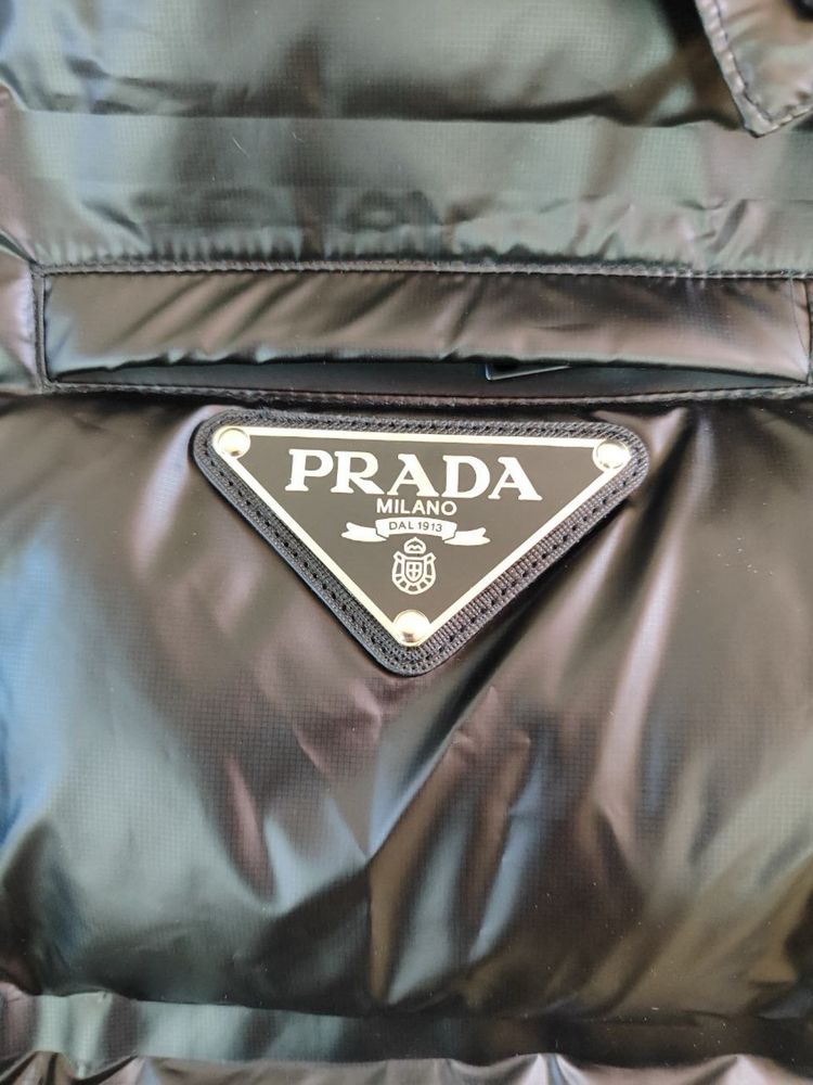 Prada пуховик на зиму