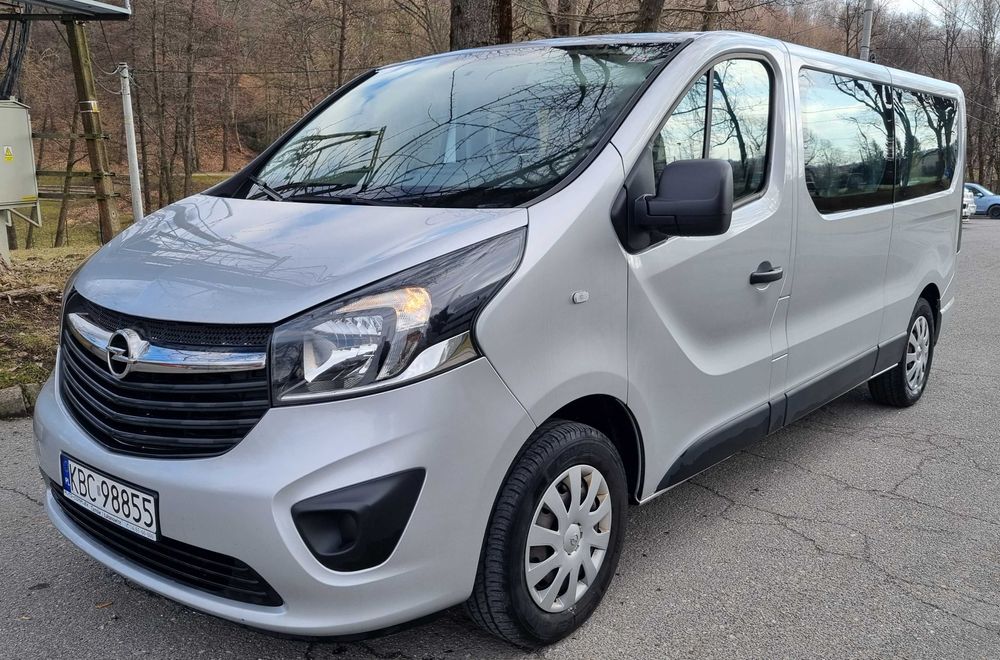 Opel Vivaro Long 9 osobowy Salon Polska