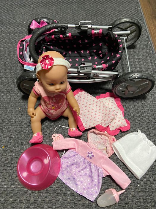 Wózek dla lalek z akcesoriami i bobasem