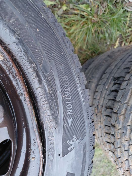 Opony zimowe 185/60/14 zeszłoroczne, bieżnik 8mm, felgi gratis