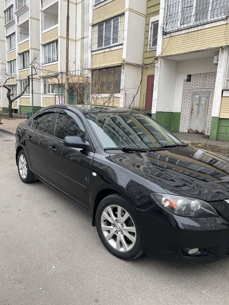 Продам свое авто Mazda 3