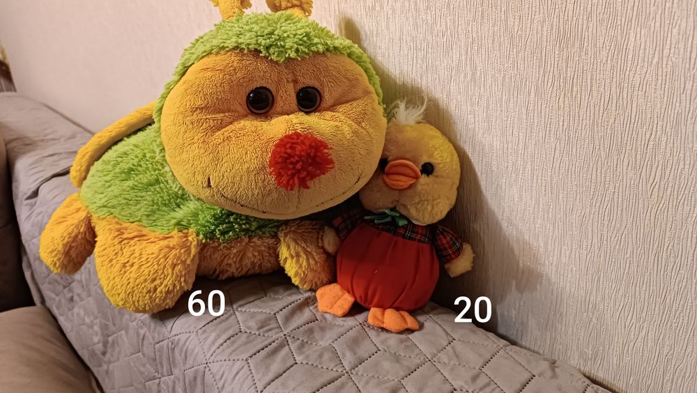 М'які іграшки різних розмірів