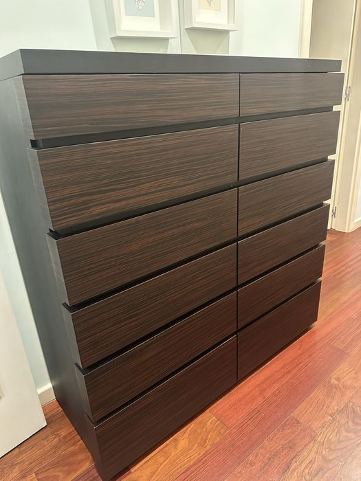 Comoda e mesas de cabeceira usadas