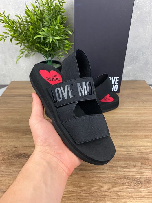 Damskie buty Love Moschino r. 35 – designerskie klapki z logo