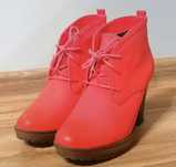 Buty na koturnie damskie