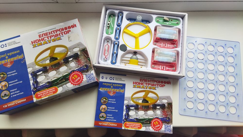 Электронный конструктор Знаток