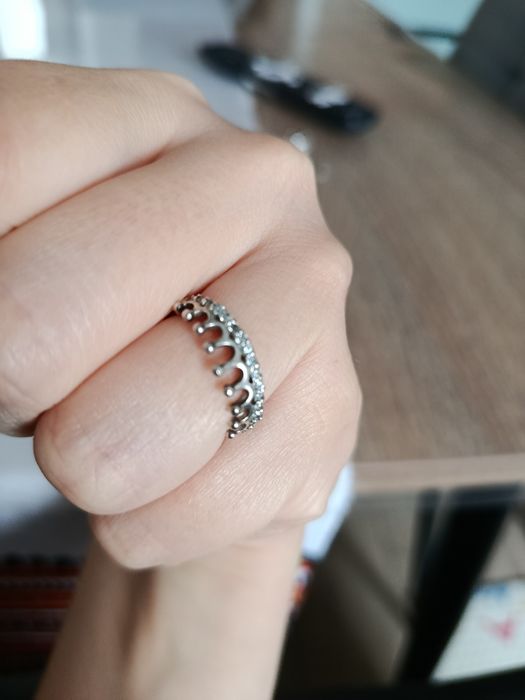 Срібна каблучка з камінчиками, розмір 16.5