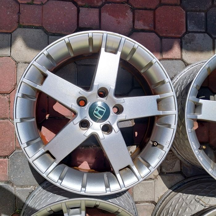 Felgi Aluminiowe R17 5x114.3 8J ET 38