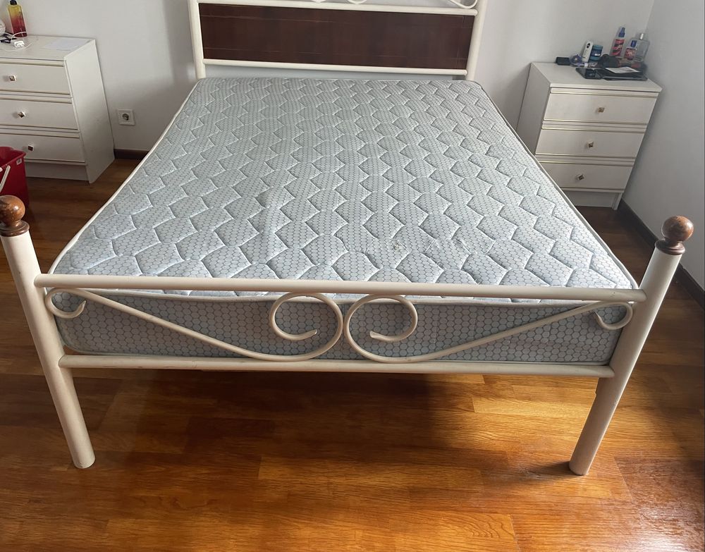 Cama casal usada