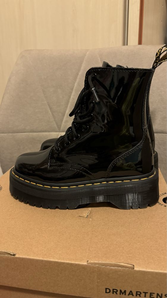 Dr. Martens jadon