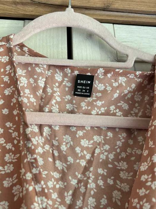 Letnia sukienka w kwiaty z falbanką XS 34