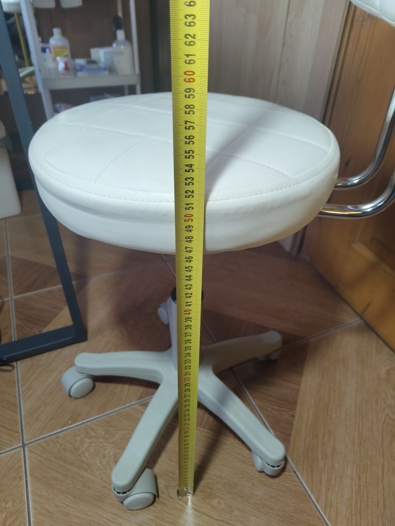Крісло,стілець для майстра манікюру