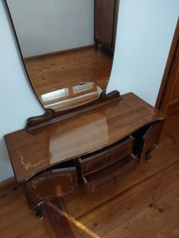 Sprzedam toaletkę z lustrem