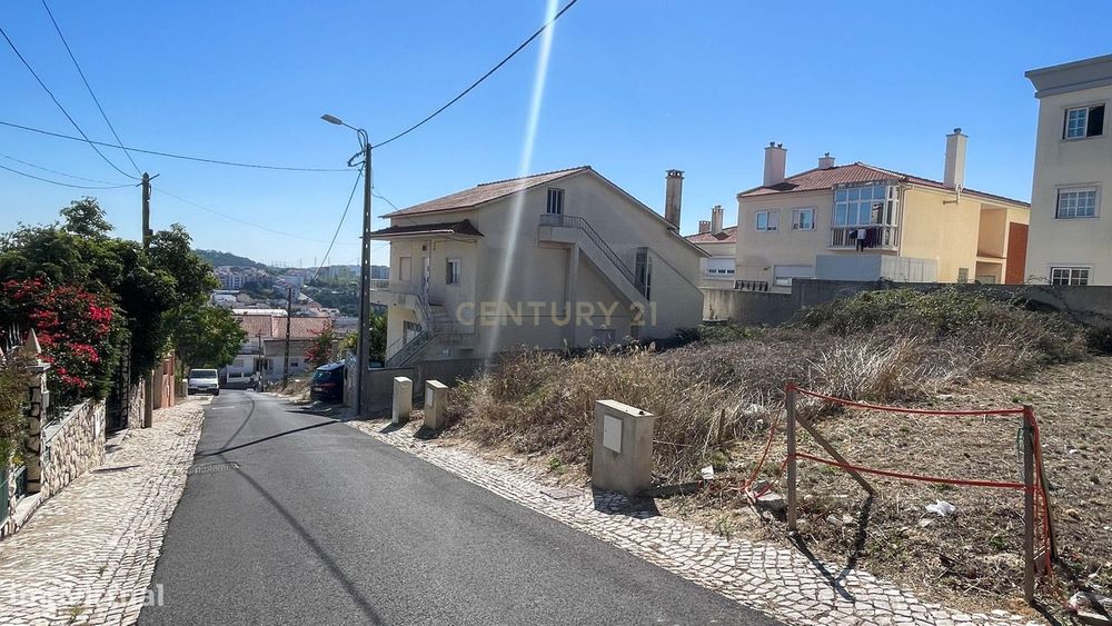 Terreno Urbano - Casal de Cambra com 245m² - Construção 285m²