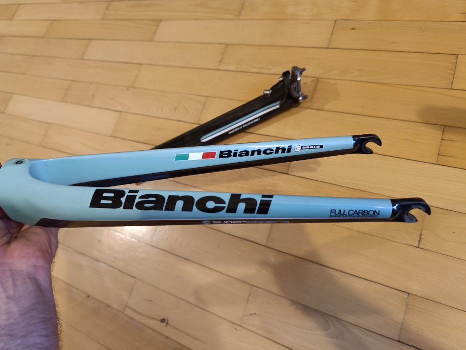 Карбоновая Вилка Bianchi OltreXR2/ подсидельный штырь Bianchi OltreXR3