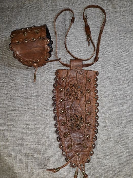 Винтажные украшение из кожи