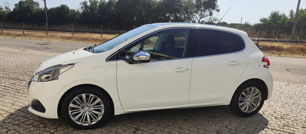 Peugeot 208  HDi