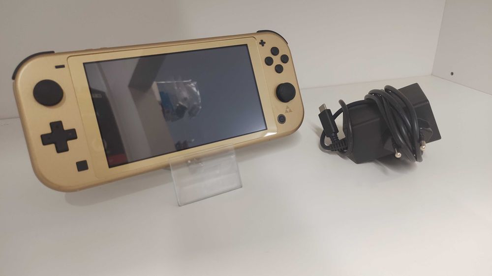 (BP) Nintendo Switch Lite Hyrule złota + Super Mario Bros + FC 25