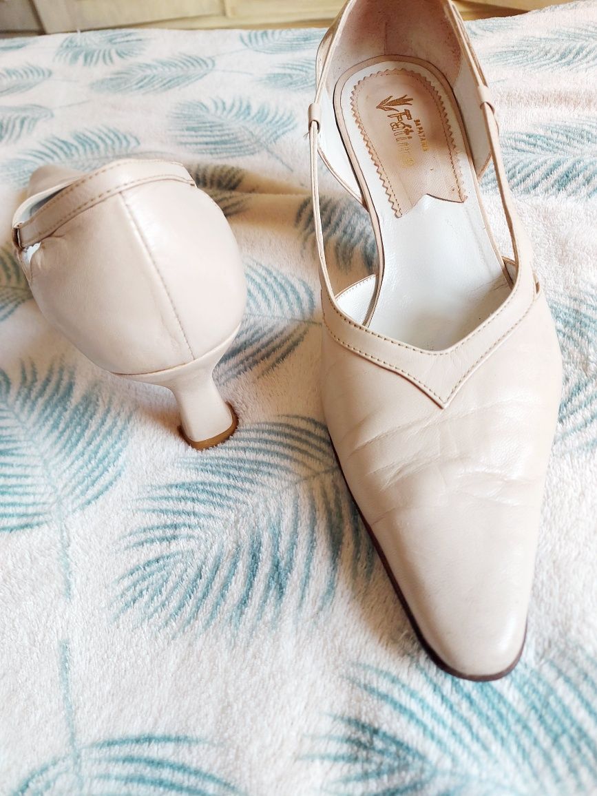 Sapatos salto bege