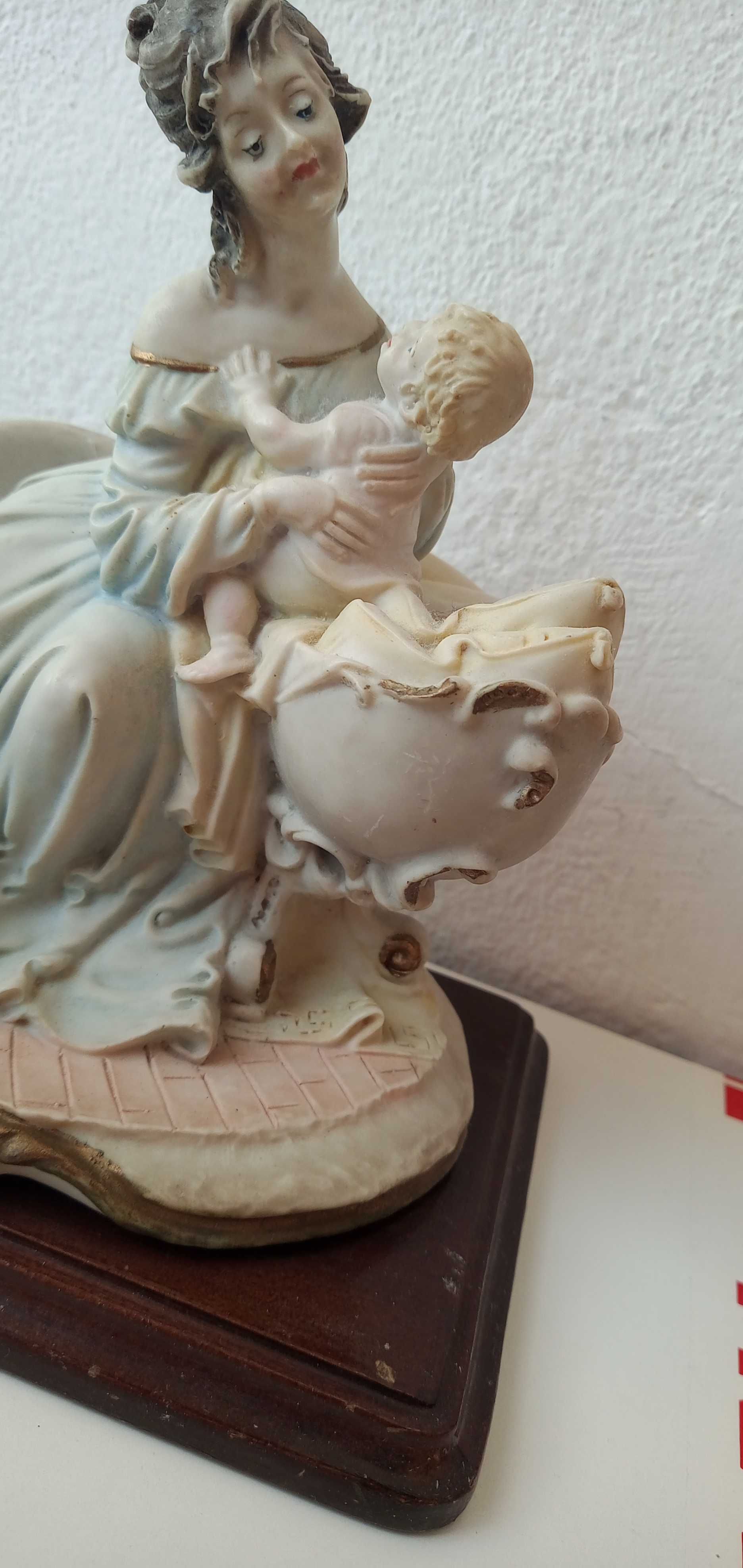 Estatueta com base madeira 20€