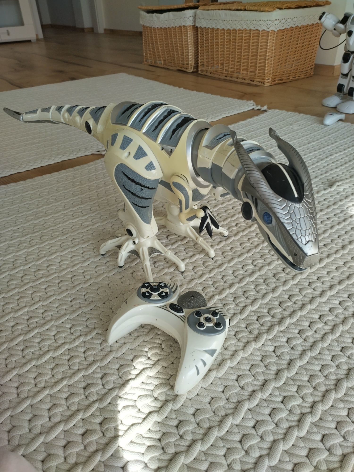 Dinozaur interaktywny Robosaur 80 cm z pilotem