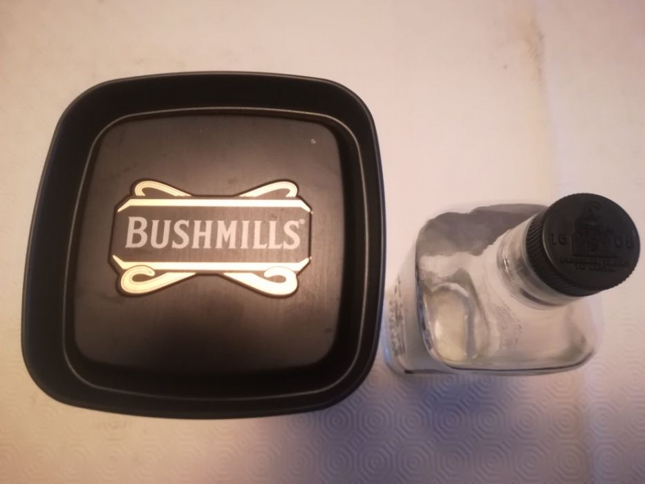 Caixa e garrafa Bushmills - Black Bush Irish Whiskey