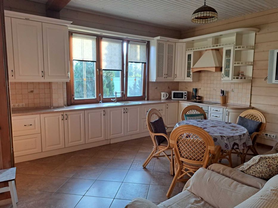 Оренда чудового будинку на березі річки,с.Вишеньки,сонячні батареї!