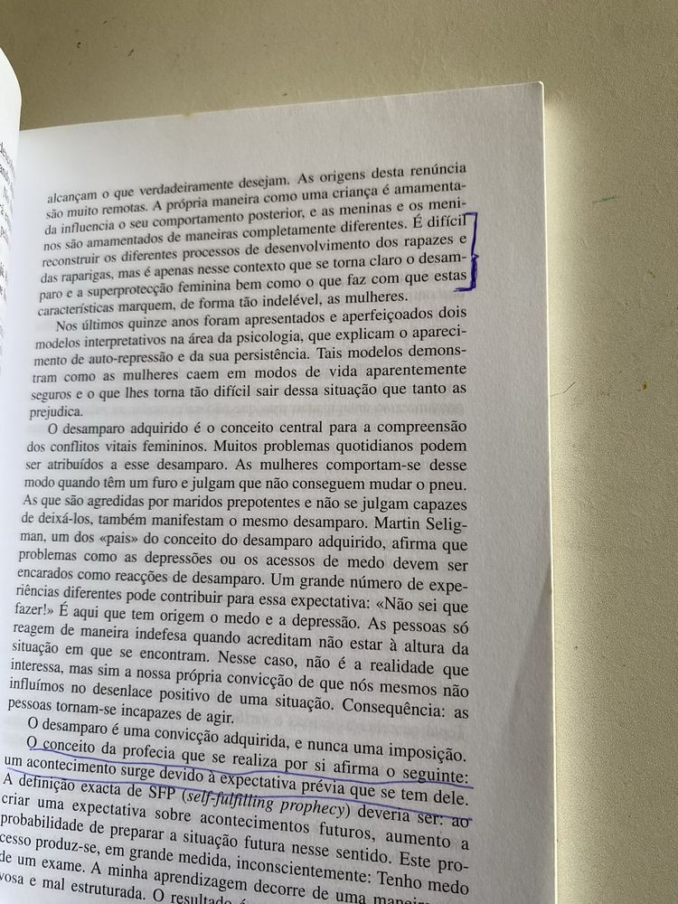 livro "As boas raparigas vão para o céu, as más vão para todo o lado"