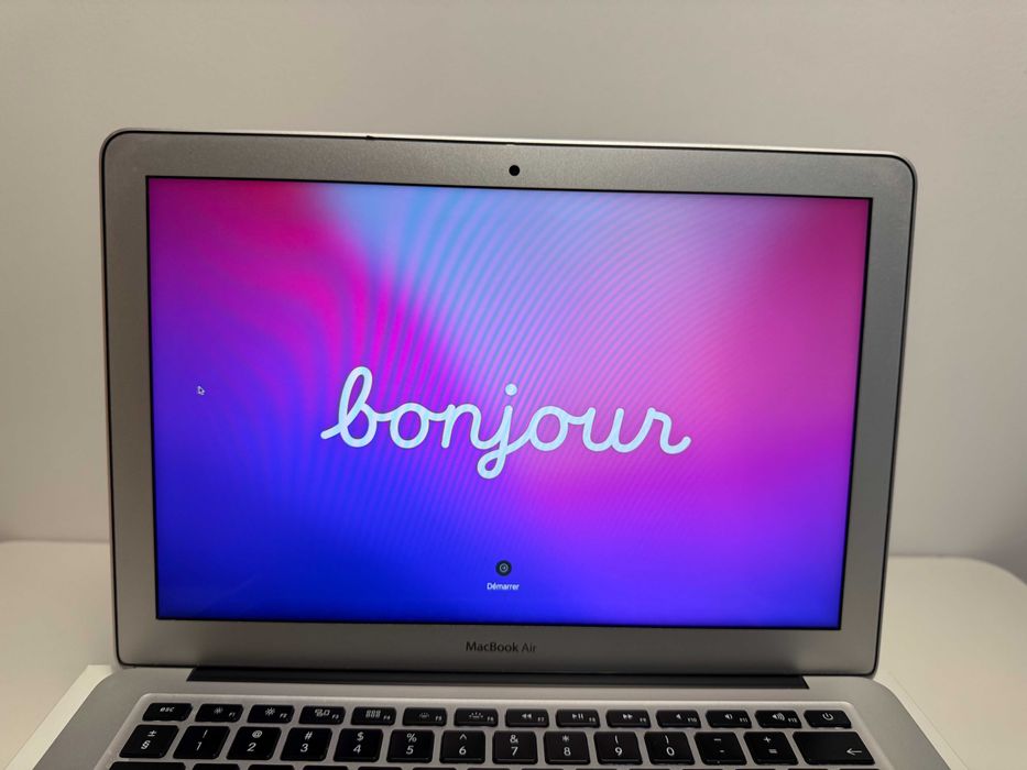 MacBook Air 13” (2017) | i5 / 8 GB RAM / 128 GB SSD | Idealny stan