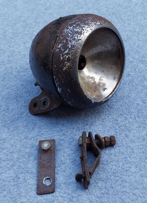 Stara przedwojenna lampa motower rower