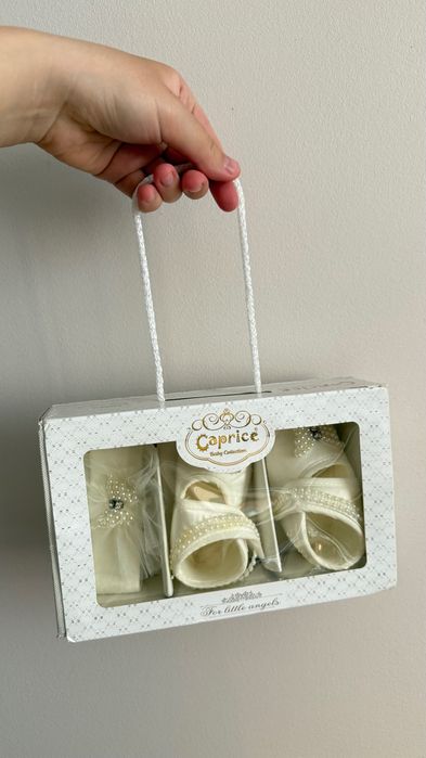 Komplet dla noworodka dziewczynki: opaska i kapcie