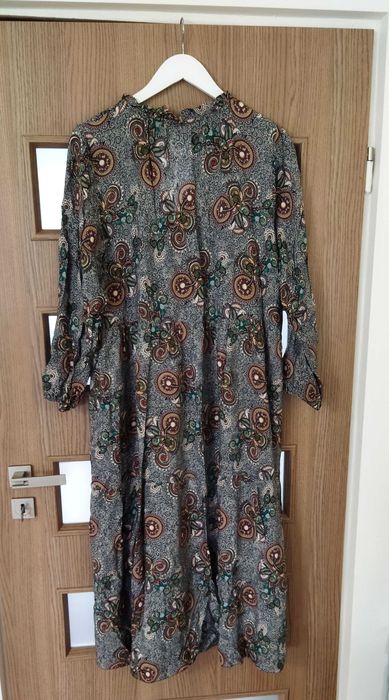 Nowa długa sukienka