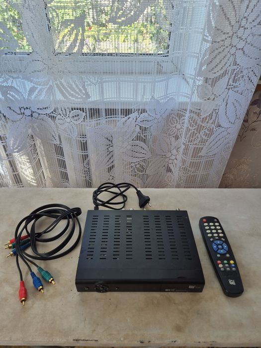 Продам тюнер для спутнікого телебачення в комплекті.