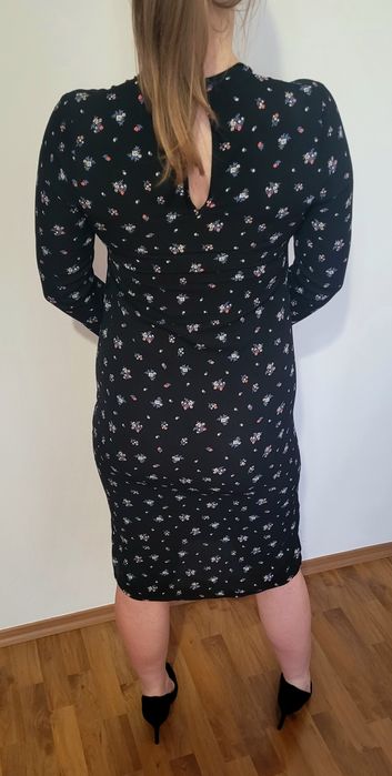 Śliczna sukienka midi z długimi rękawami w print delikatne kwiaty