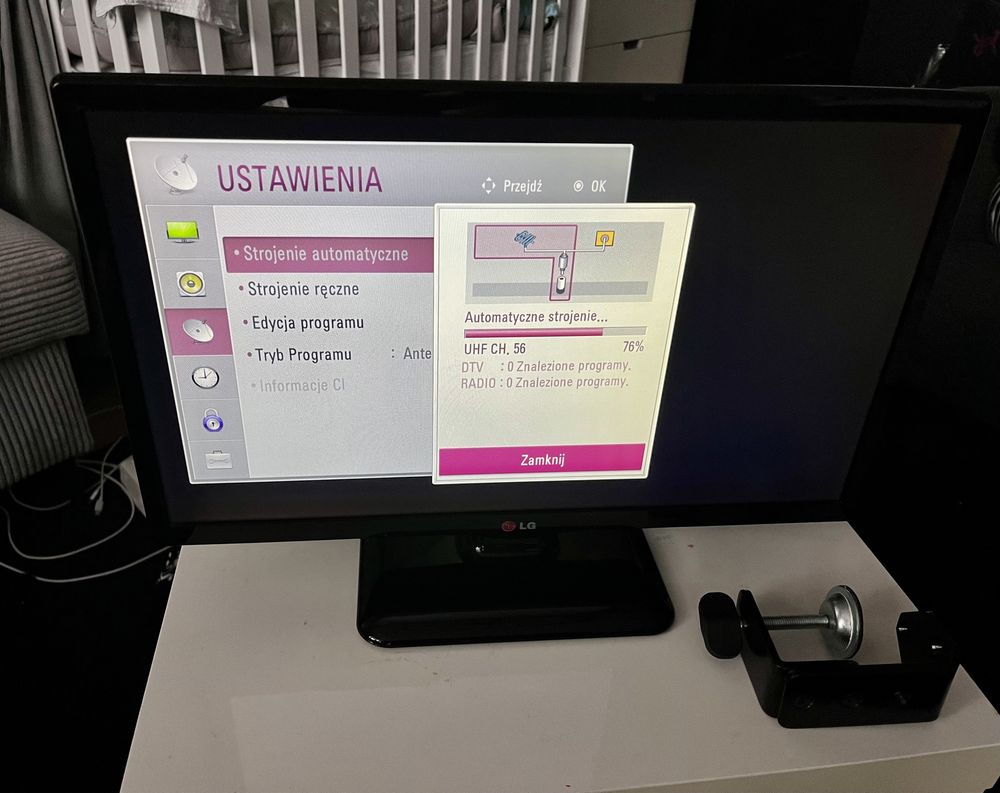 LG 22” monitor + TV telewizor (pilot + uchwyt / wysiegnik do biurka)