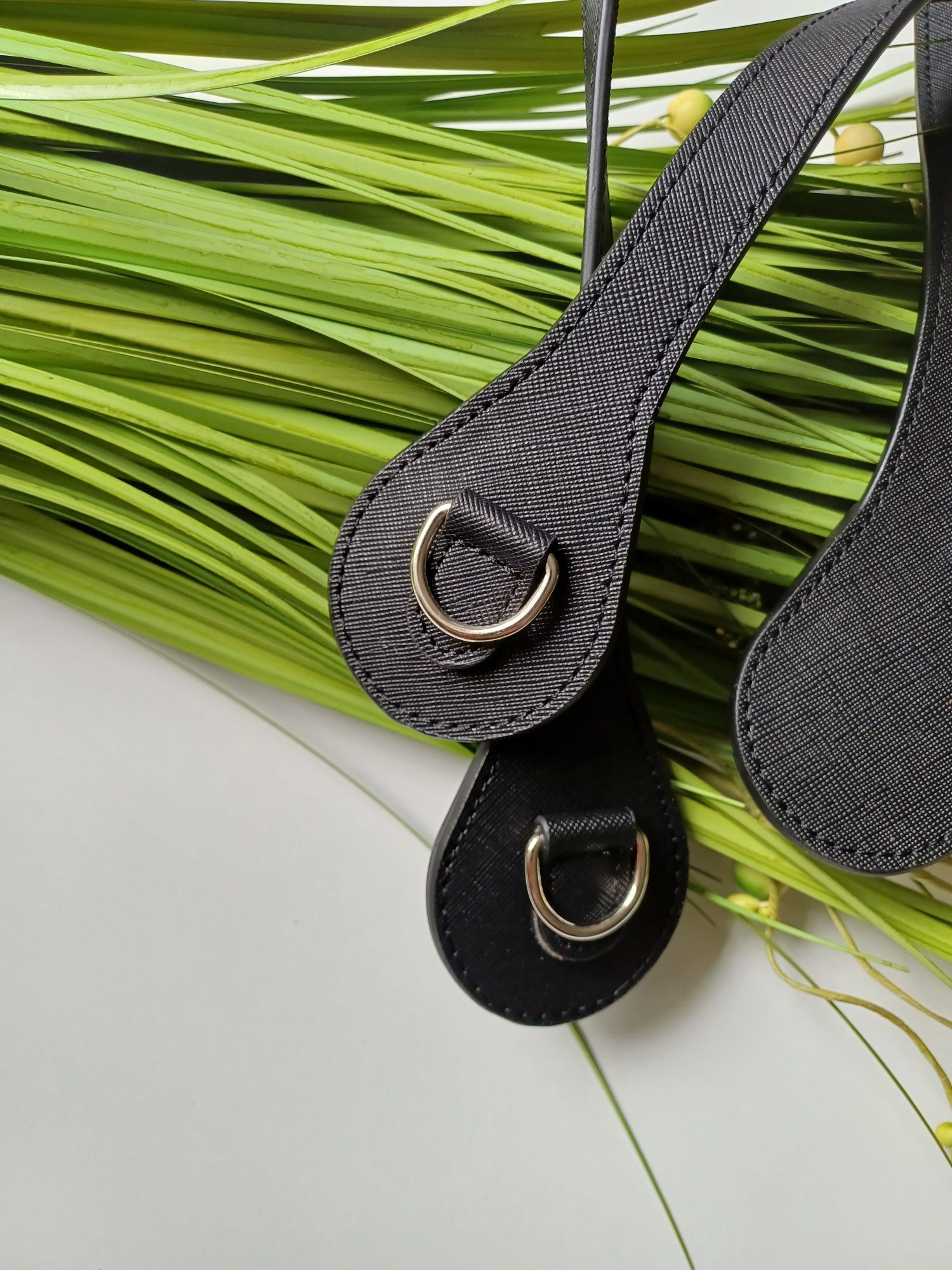 O Bag Mini, Standard, długie czarne uchwyty z zaczepami do torebki