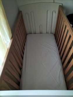 Linda Cama de bebe marca Trama