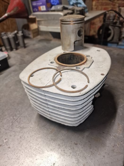 Cylinder WSK 175 romet gaźnik cylinder lampa pokrywy  motorynka