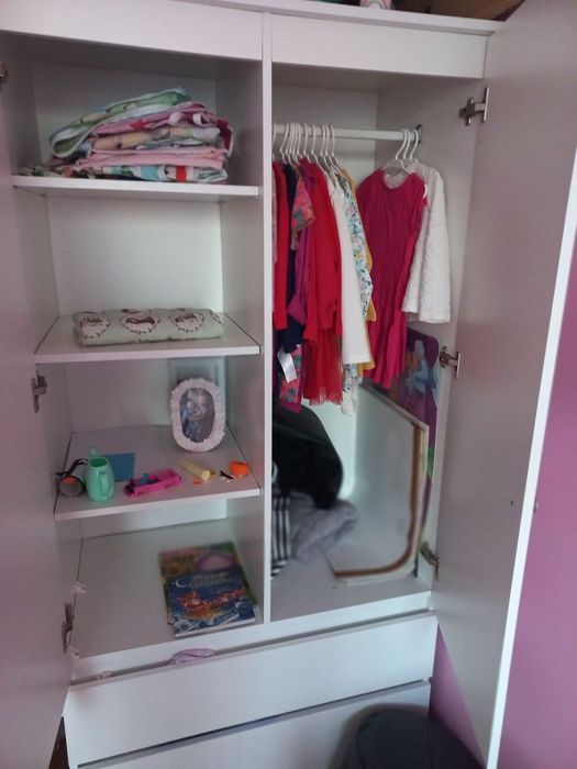 Biała szafa dwudrzwiowa