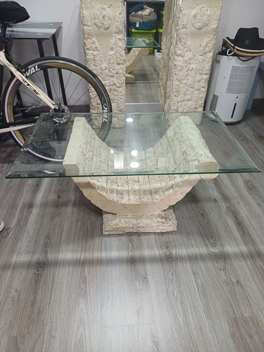 Mesa de centro (vidro e marmorito)