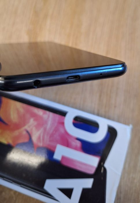Telefon komórkowy Samsung Galaxy A10 SM-A105FN/DS wersja dual SIM
