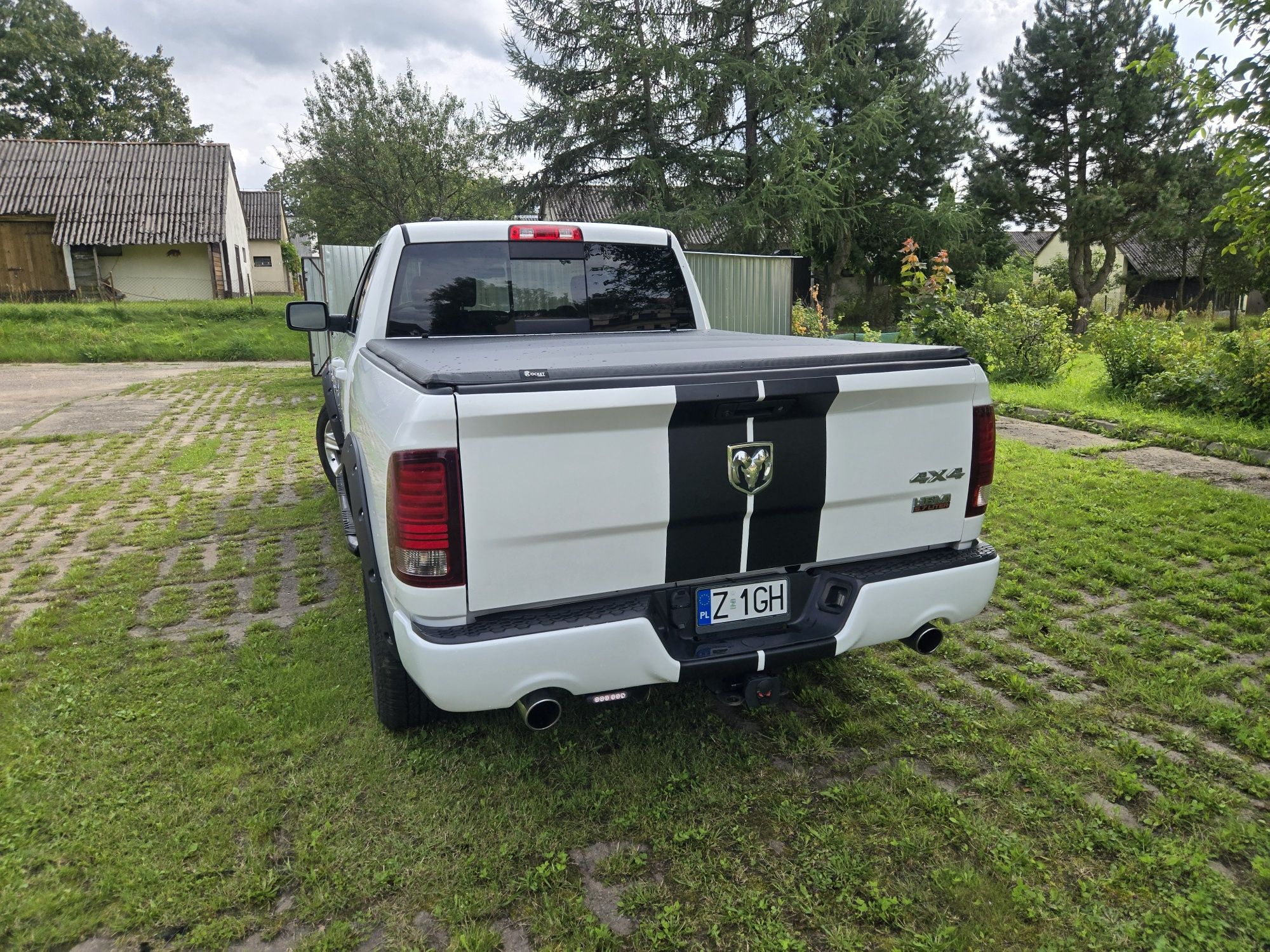 Ram 1500 5,7 z gazem